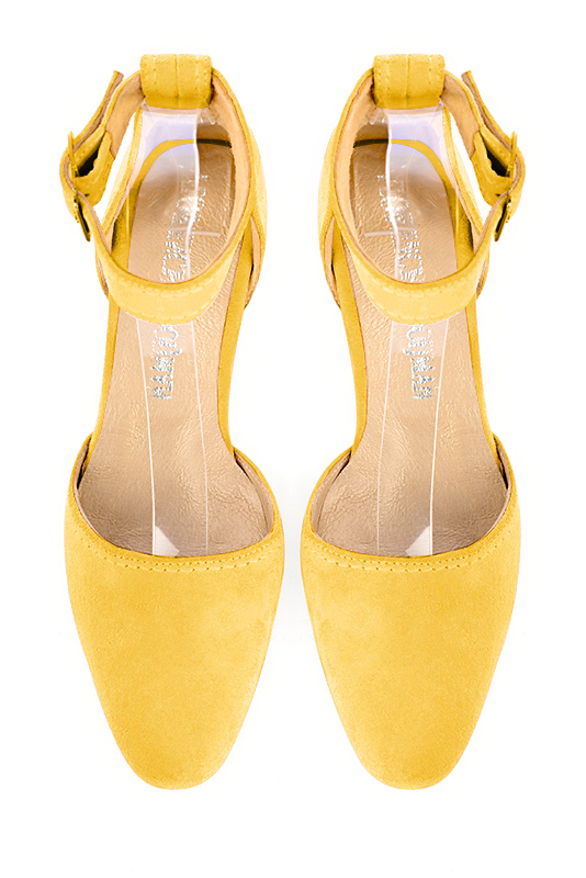 Yellow women's open side shoes, with a strap around the ankle. Round toe. Low kitten heels. Top view - Florence KOOIJMAN
